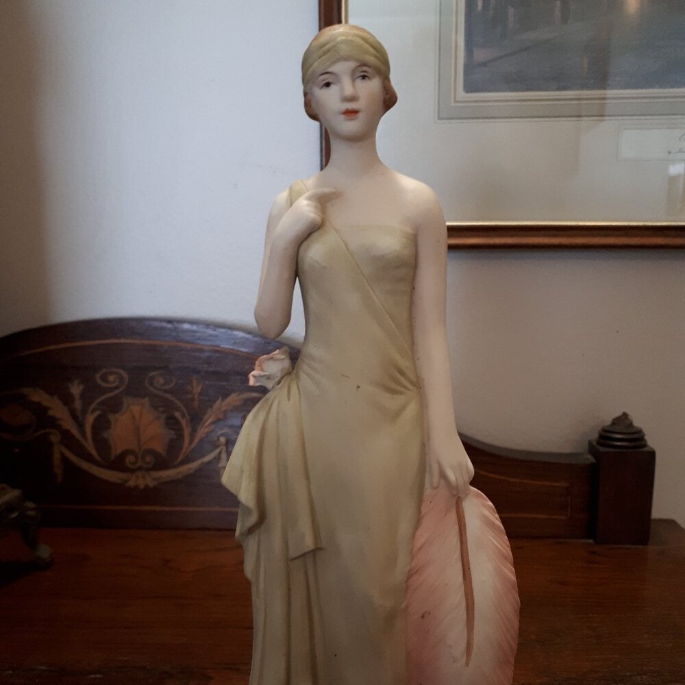 Figurine - Ziegfeld Girl/Flapper  - Perfect Condition